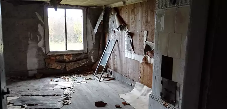 Why Selling a Distressed House Through Traditional Methods Fails in Indiana